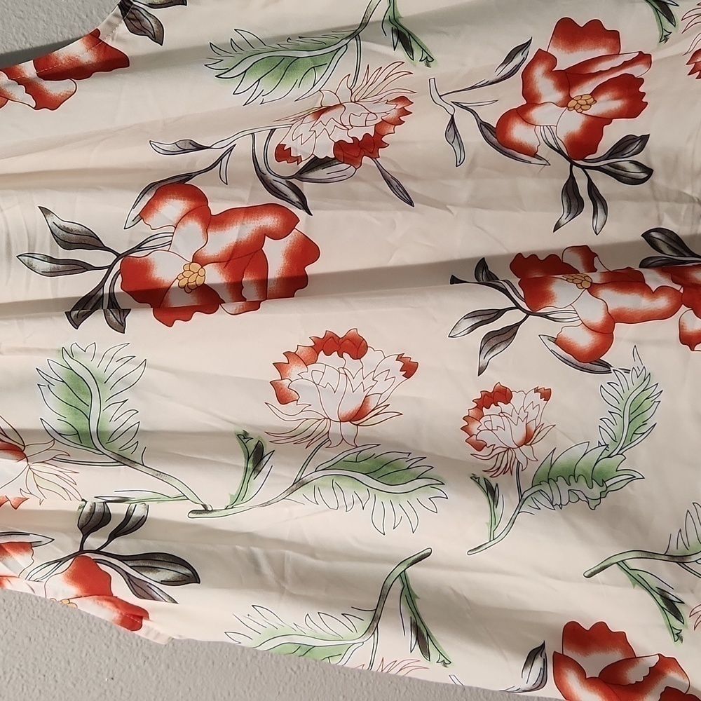 Womans Off White Floral Halter Top size Medium - Picture 2 of 5